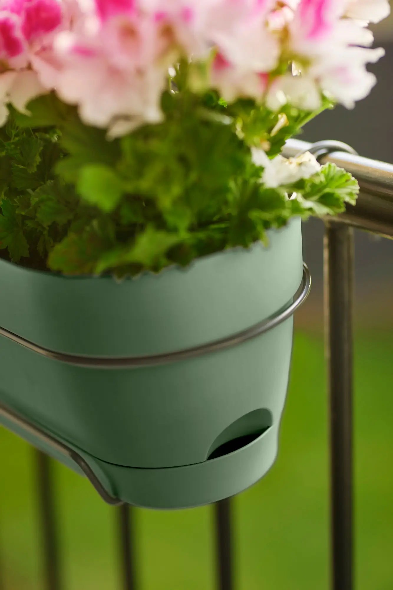 Elho Balkonkasten Vibia Campana Allin1, 70 Cm, Pistazien Grün